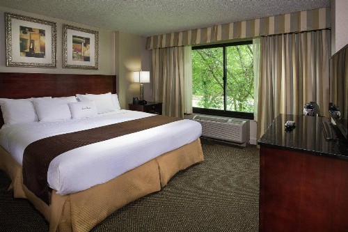 DoubleTree by Hilton Charlotte Airport - image 27