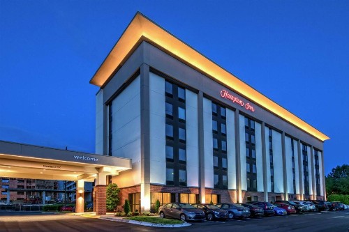 Hampton Inn Charlotte University Place - image 1