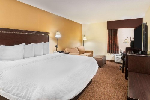 Hampton Inn Charlotte University Place - image 13