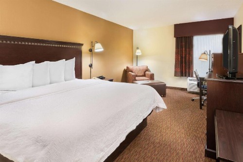 Hampton Inn Charlotte University Place - image 17