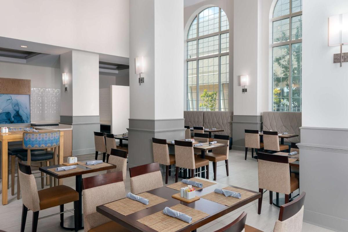 Hilton Garden Inn Charlotte Uptown - image 4