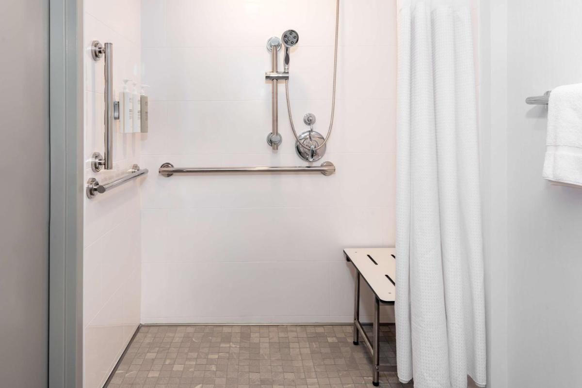 Hilton Garden Inn Charlotte Uptown - image 6