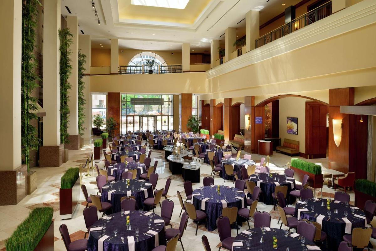 Hilton Charlotte Uptown - image 2