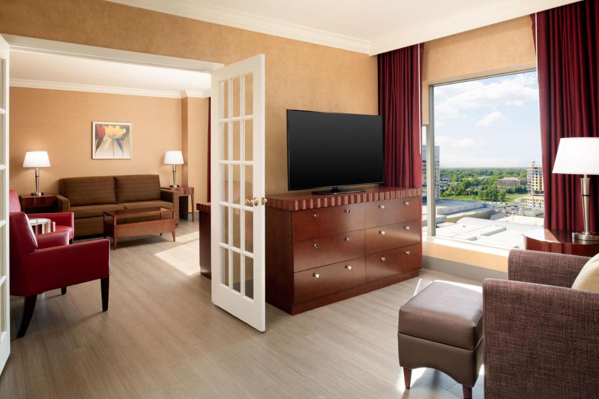 Hilton Charlotte Uptown - image 4