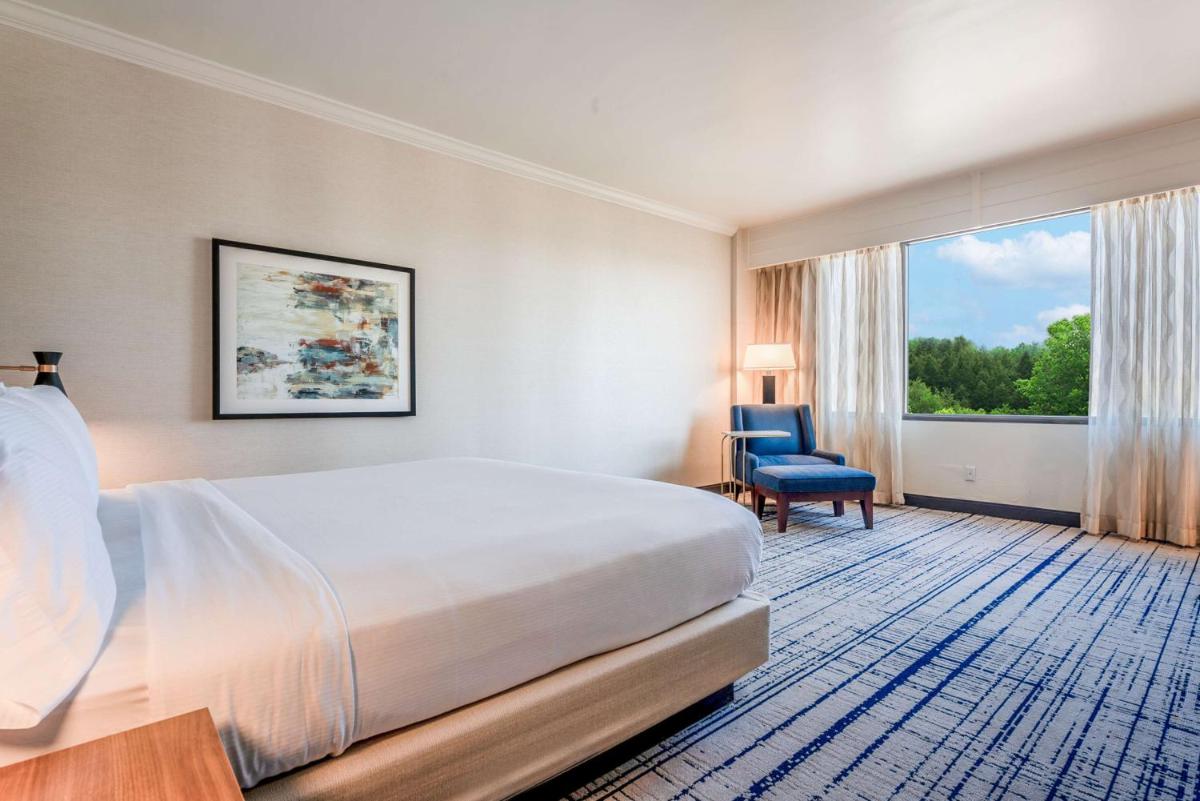 Hilton Charlotte Executive Park - image 2