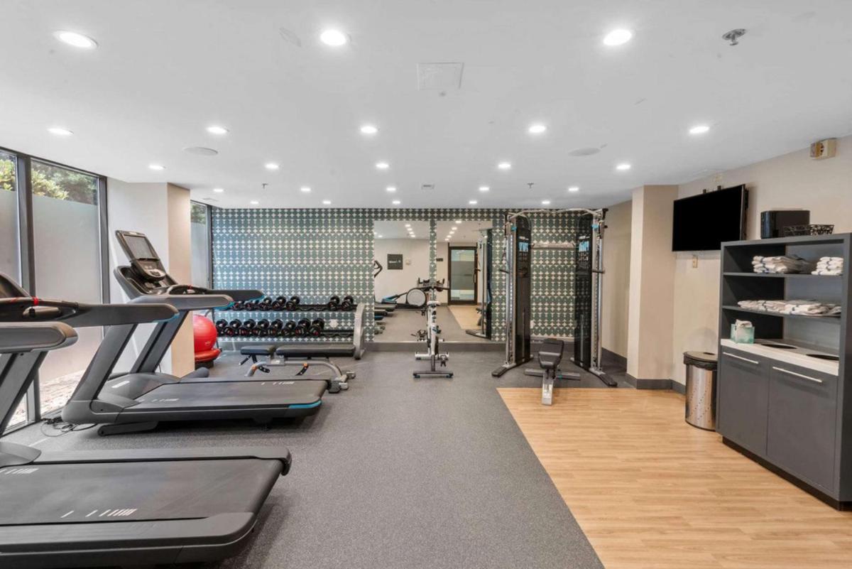 Hilton Charlotte Executive Park - image 3