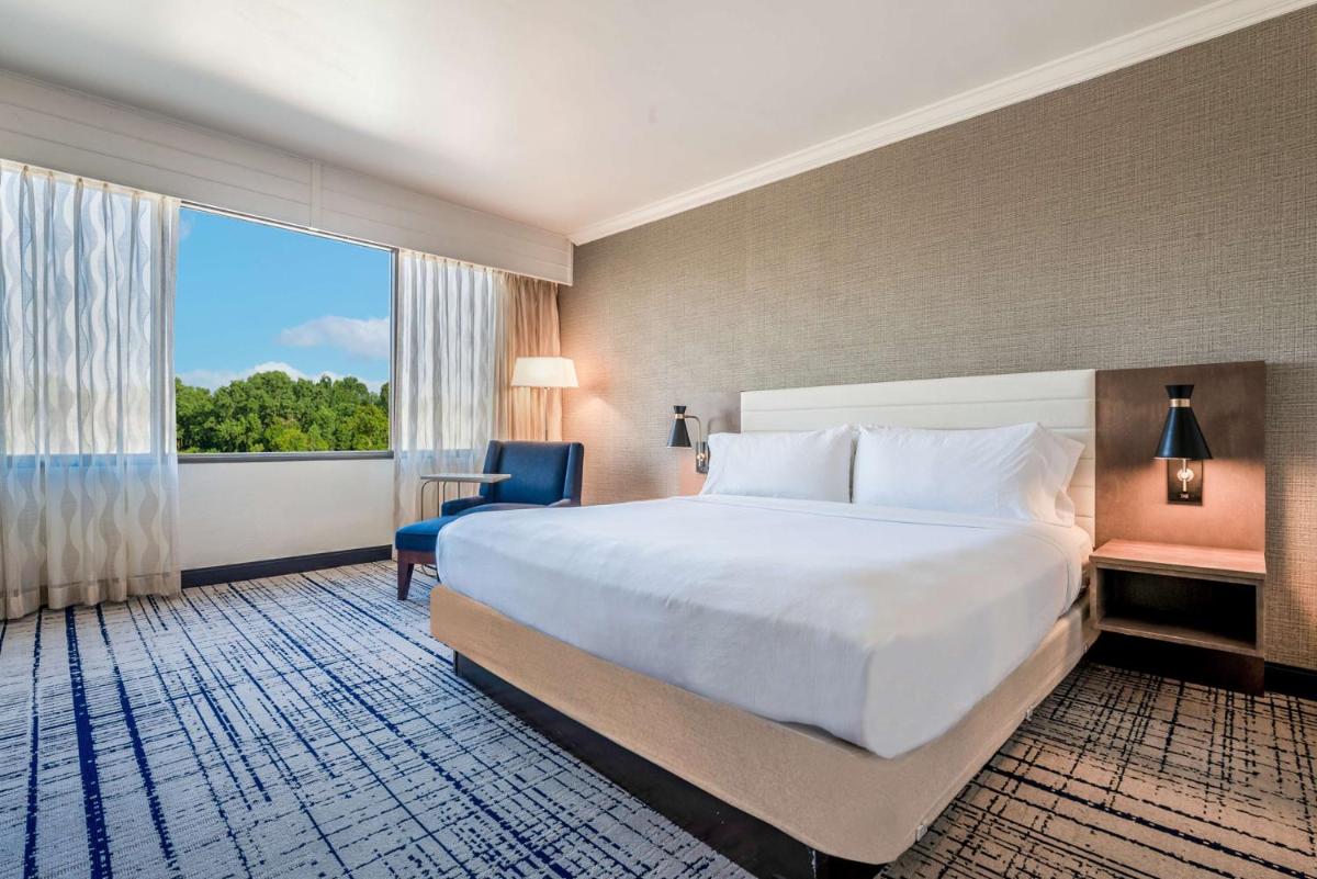 Hilton Charlotte Executive Park - image 5