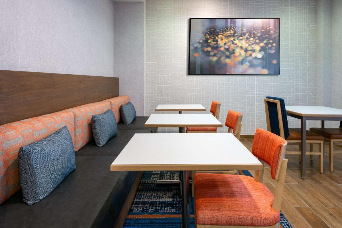 Hampton Inn Charlotte Uptown - image 3
