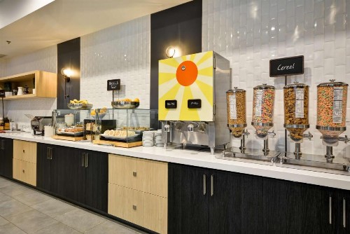 Embassy Suites Charlotte - image 10