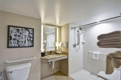 Embassy Suites Charlotte - image 39