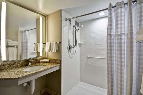 Embassy Suites Charlotte - image 40