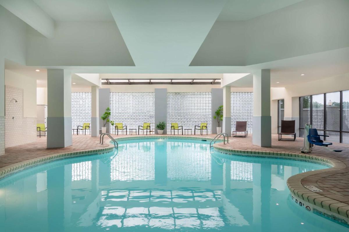Embassy Suites Charlotte - image 6