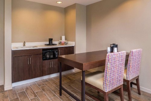 Hampton Inn & Suites Charlotte Arrowood - image 10