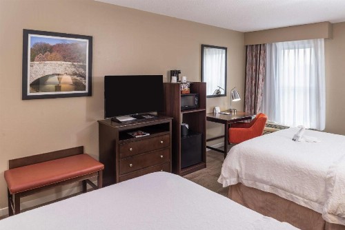 Hampton Inn & Suites Charlotte Arrowood - image 3