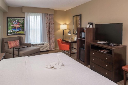 Hampton Inn & Suites Charlotte Arrowood - image 35