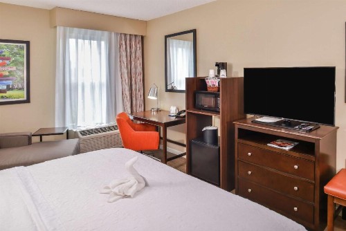 Hampton Inn & Suites Charlotte Arrowood - image 37