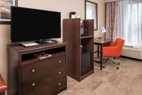 Hampton Inn & Suites Charlotte Arrowood - image 42