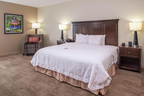 Hampton Inn & Suites Charlotte Arrowood - image 6