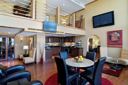 Hilton Charlotte University Place - image 10