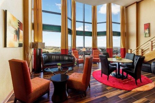 Hilton Charlotte University Place - image 11