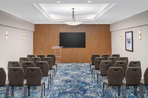 Hilton Charlotte University Place - image 2