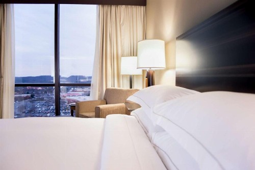 Hilton Charlotte University Place - image 21