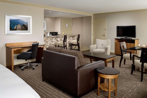 Hilton Charlotte University Place - image 4