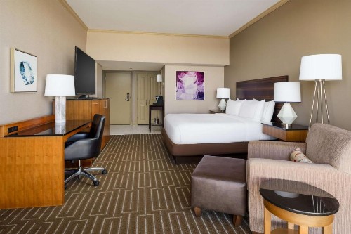 Hilton Charlotte University Place - image 7