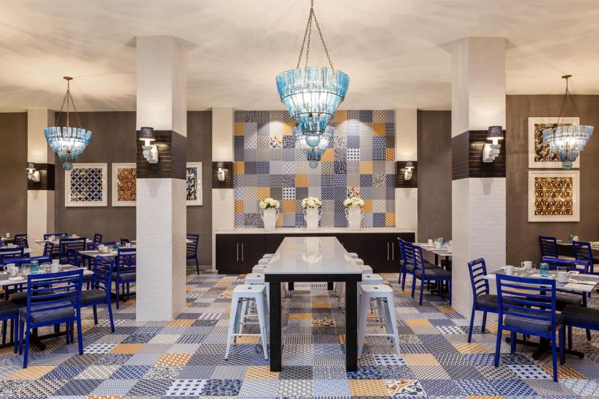Sheraton Charlotte Hotel - image 4