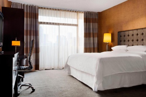 Sheraton Charlotte Hotel - image 6
