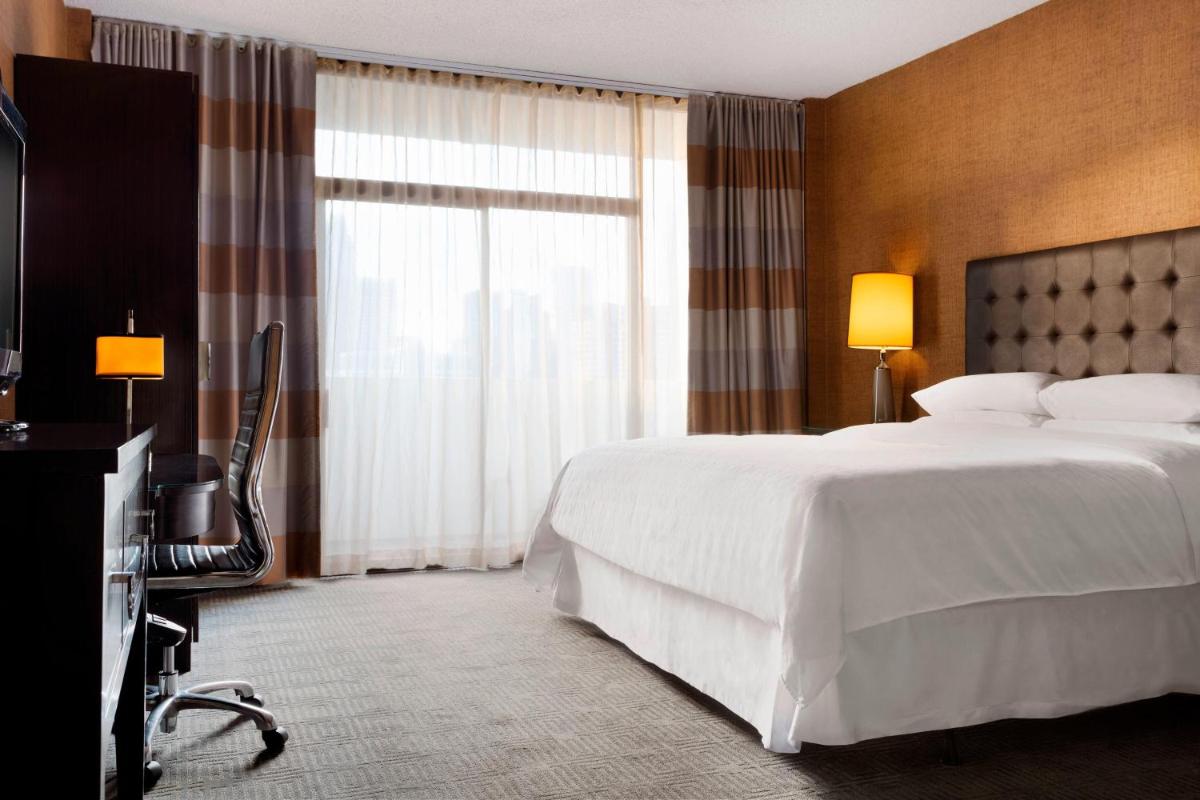 Sheraton Charlotte Hotel - image 6