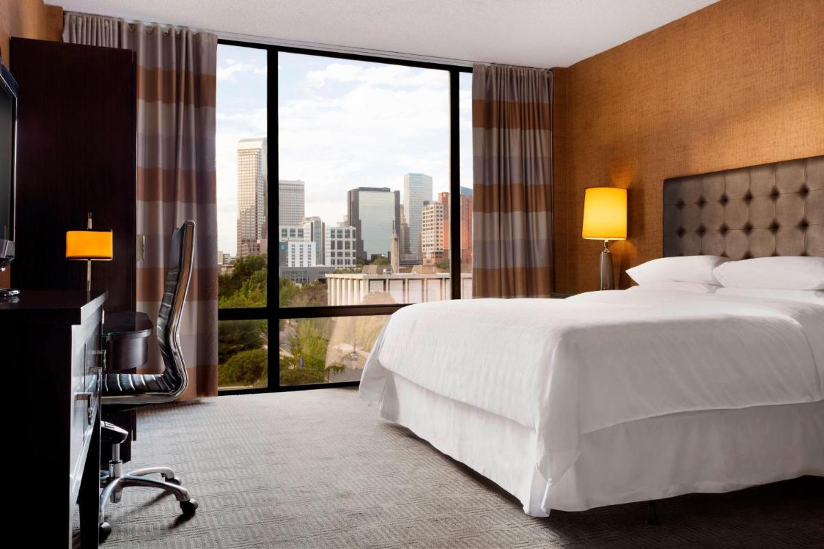Sheraton Charlotte Hotel - image 7