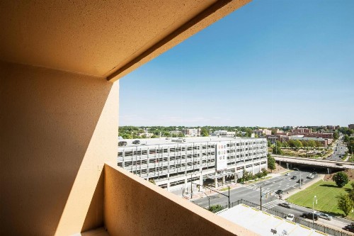 Fairfield Inn & Suites by Marriott Charlotte Uptown - image 10
