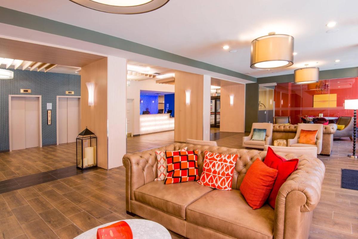 Fairfield Inn & Suites by Marriott Charlotte Uptown - image 2