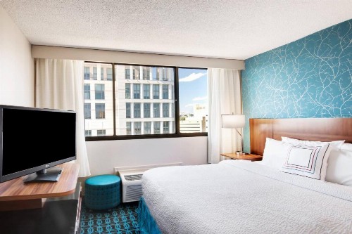 Fairfield Inn & Suites by Marriott Charlotte Uptown - image 8