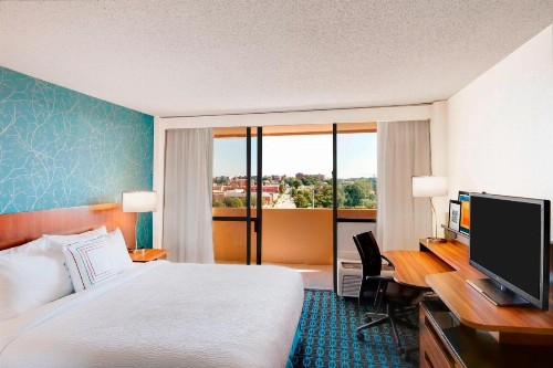 Fairfield Inn & Suites by Marriott Charlotte Uptown - image 9