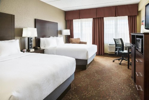 Holiday Inn Charlotte University an IHG Hotel - image 2