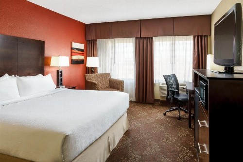 Holiday Inn Charlotte University an IHG Hotel - image 8