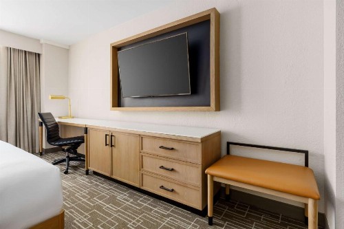 Holiday Inn Charlotte Center City an IHG Hotel - image 28
