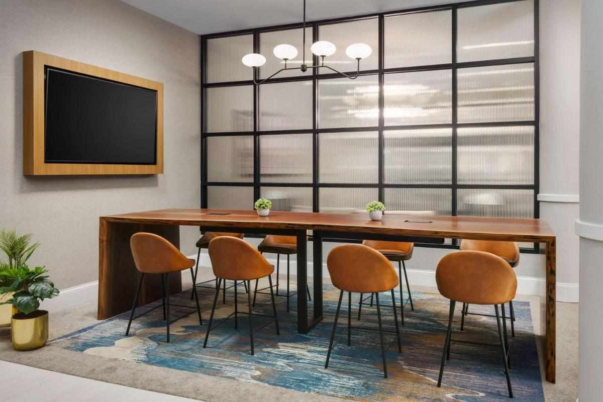 Holiday Inn Charlotte Center City an IHG Hotel - image 3