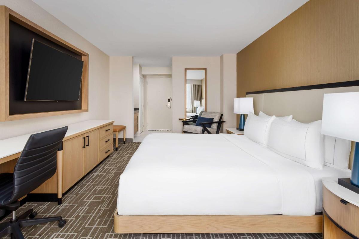 Holiday Inn Charlotte Center City an IHG Hotel - image 5