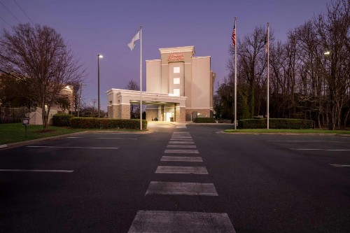 Hampton Inn & Suites Charlotte-Airport - image 10