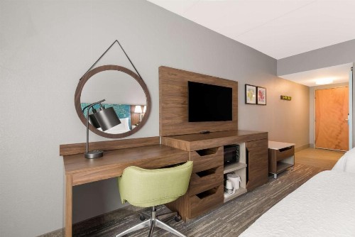 Hampton Inn & Suites Charlotte-Airport - image 11