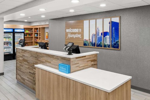 Hampton Inn & Suites Charlotte-Airport - image 12