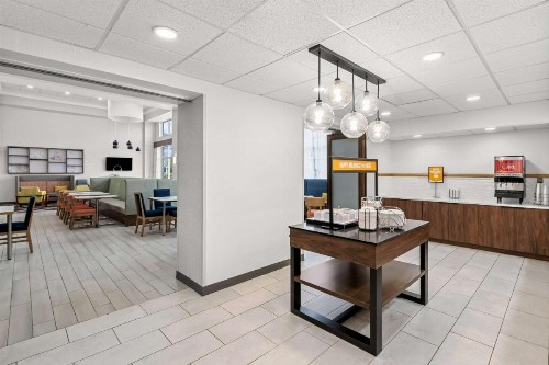 Hampton Inn & Suites Charlotte-Airport - image 13