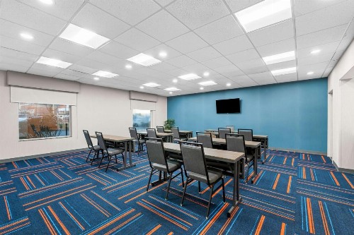 Hampton Inn & Suites Charlotte-Airport - image 25