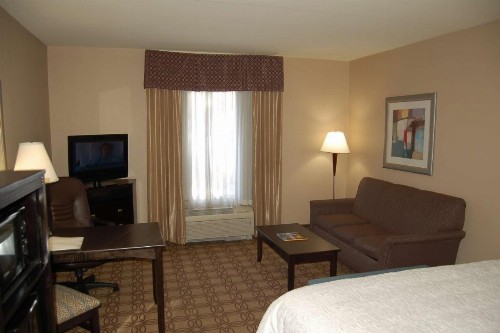 Hampton Inn & Suites Charlotte-Airport - image 26