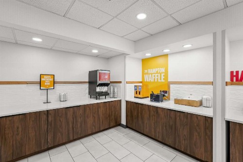 Hampton Inn & Suites Charlotte-Airport - image 27