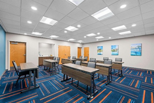Hampton Inn & Suites Charlotte-Airport - image 29