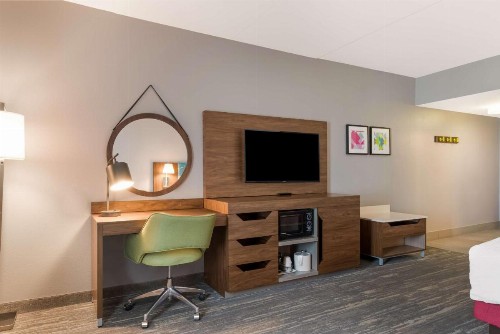 Hampton Inn & Suites Charlotte-Airport - image 3